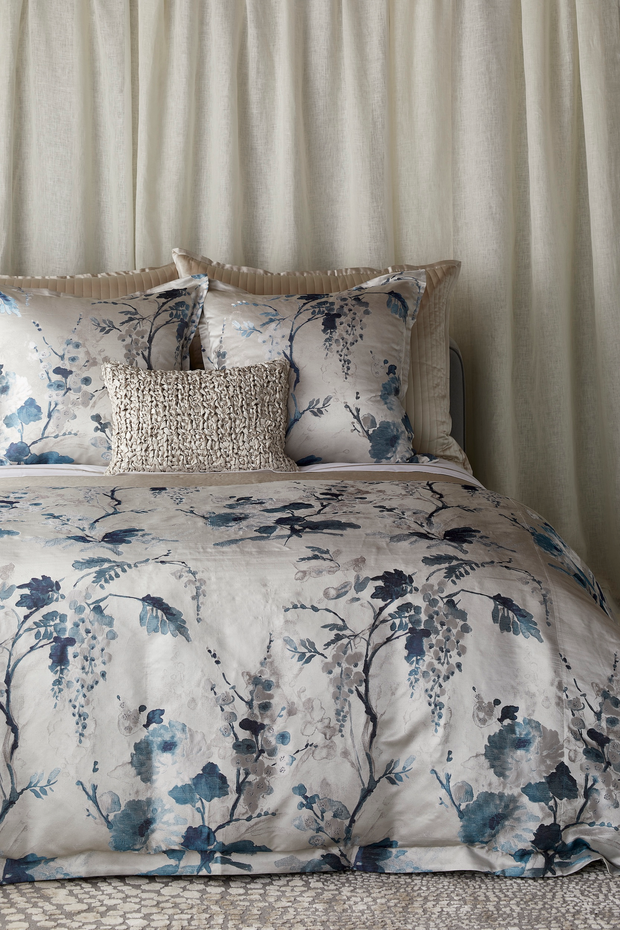 Ann Gish Silver Queen Jardin Fleur Duvet