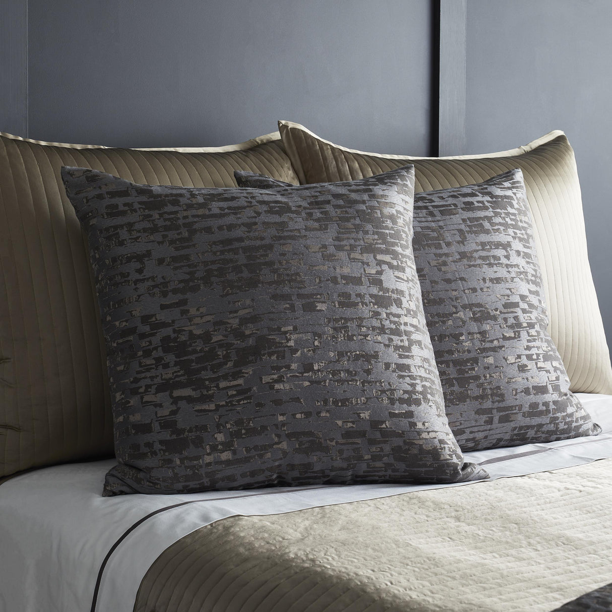 Ann Gish Steel Standard Delphi Sham