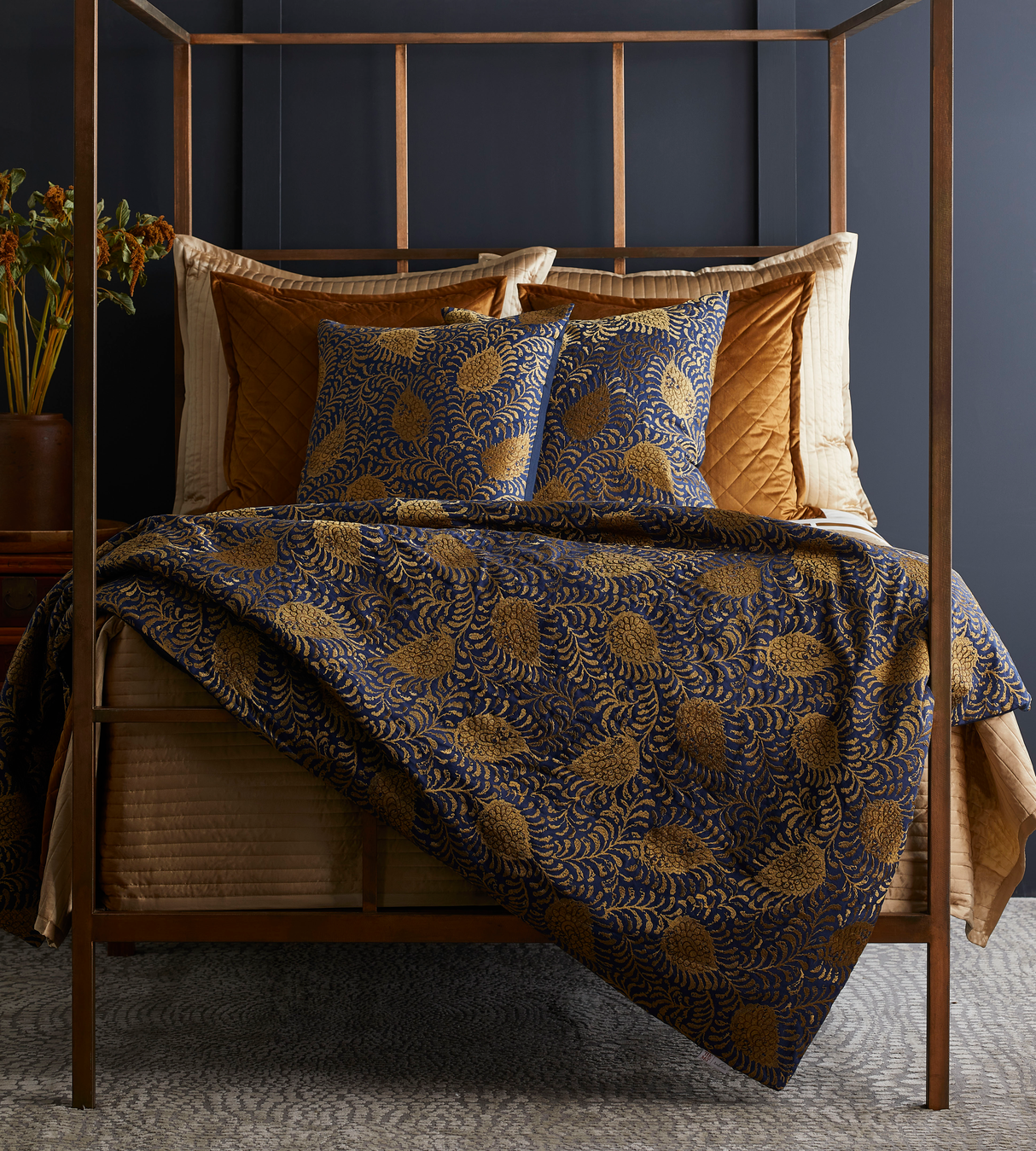 Ann Gish Marine/Gold 26x26 Kinrande Euro Sham