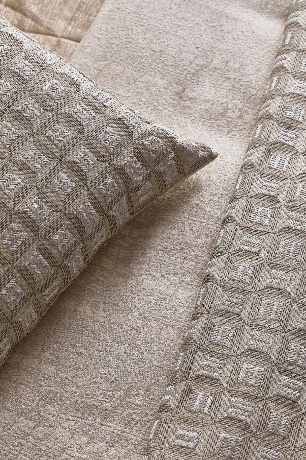 Ann Gish Snow Standard Tuto Sham