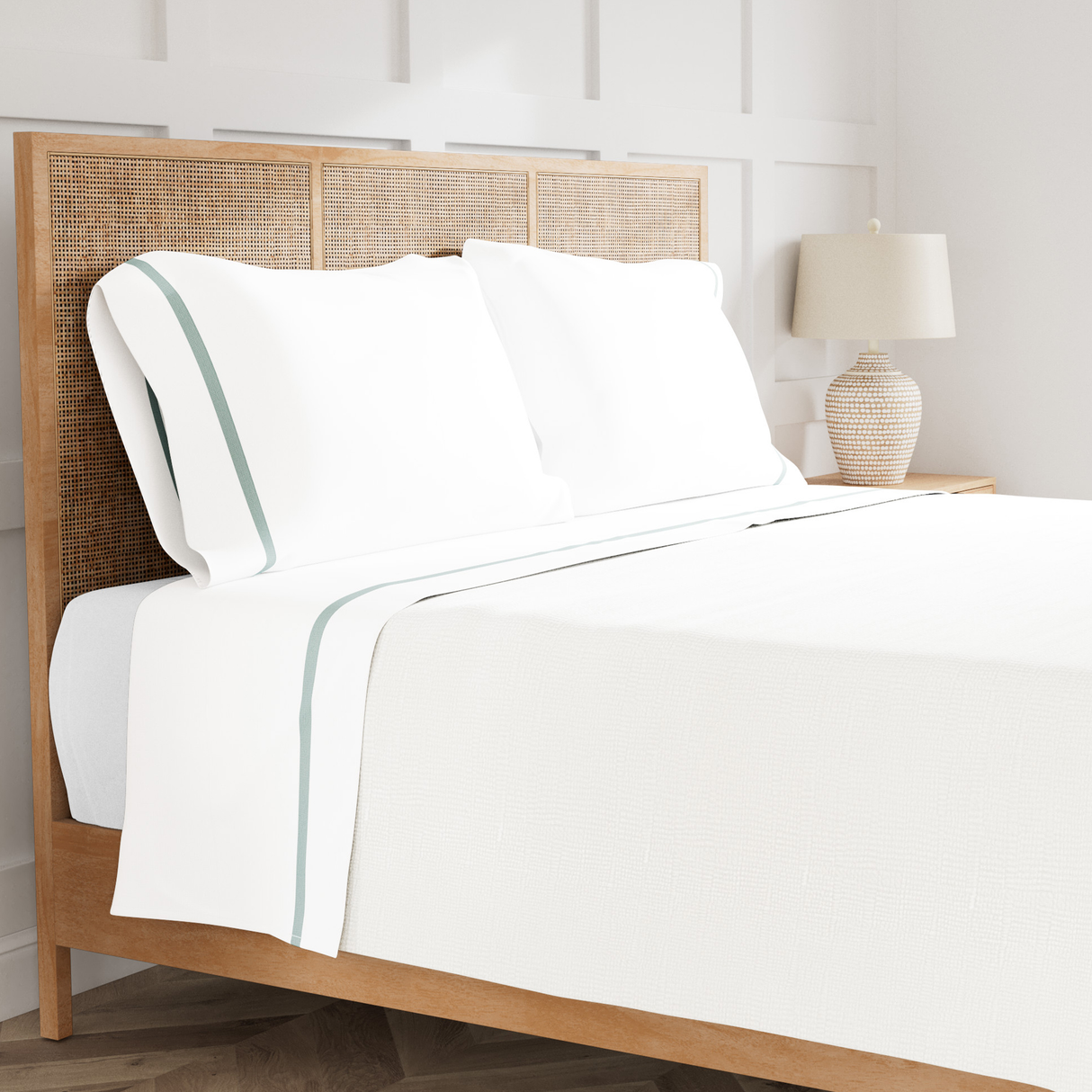 Ann Gish White/Aqua Queen Ready-to-Bed 2.0 Cotton & Trim Sheet Set