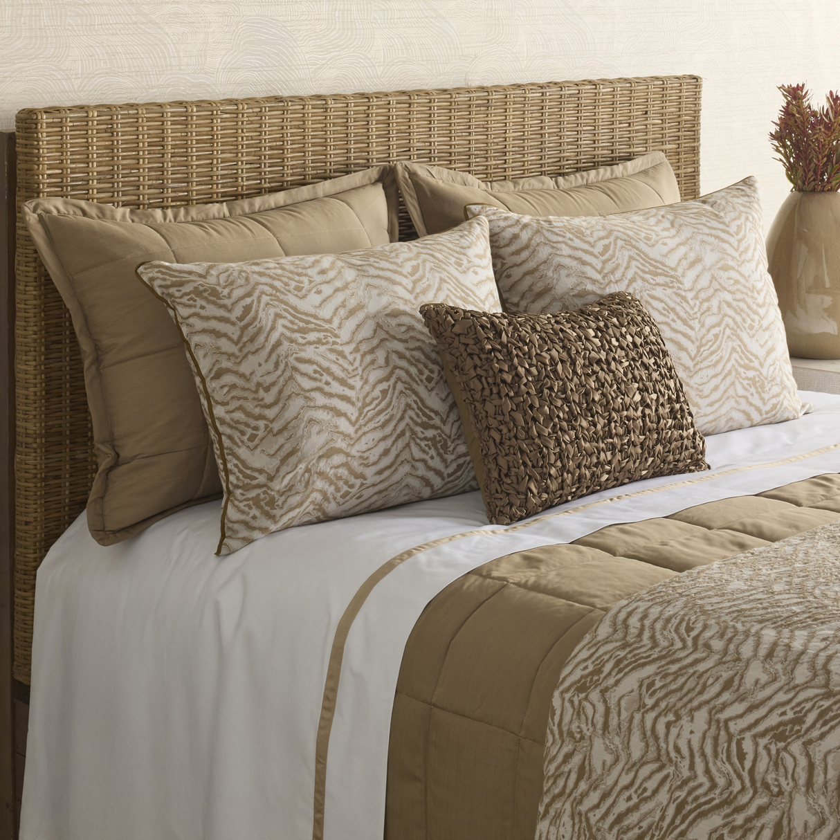Ann Gish White/Taupe Queen Ready-to-Bed 2.0 Cotton & Trim Sheet Set