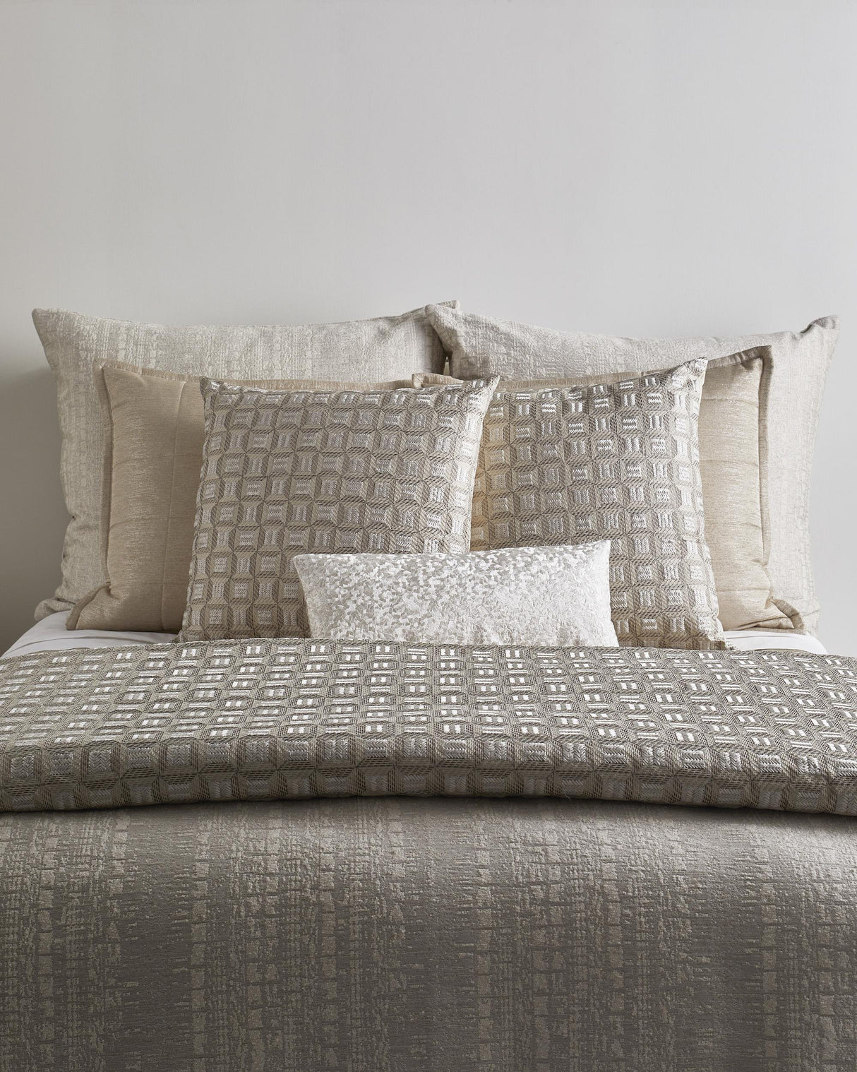 Ann Gish Silver 95x50 Collonade Throw