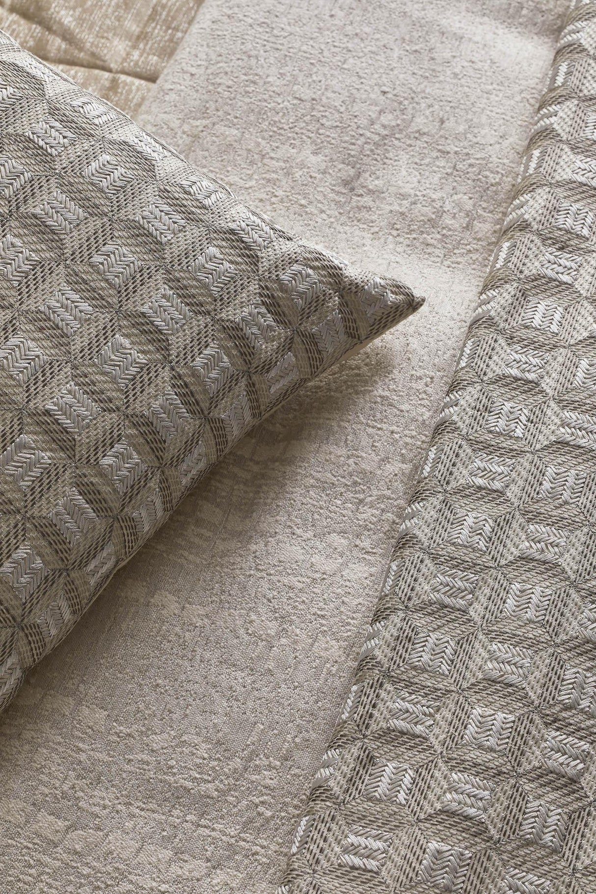 Ann Gish Silver 95x50 Collonade Throw