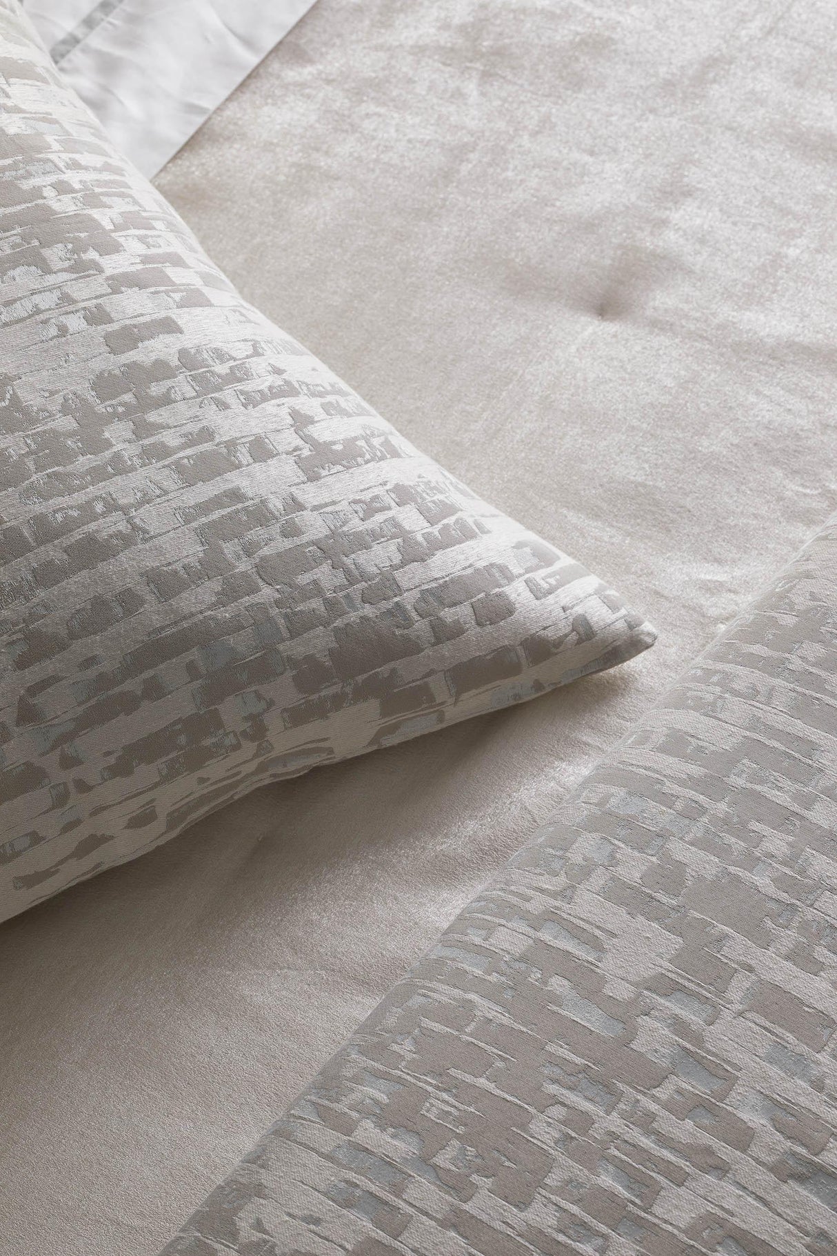 Ann Gish Mist 96x50 Delphi Throw
