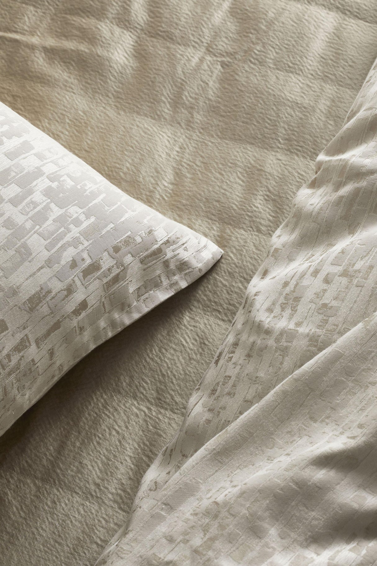 Ann Gish Pumice 96x50 Delphi Throw