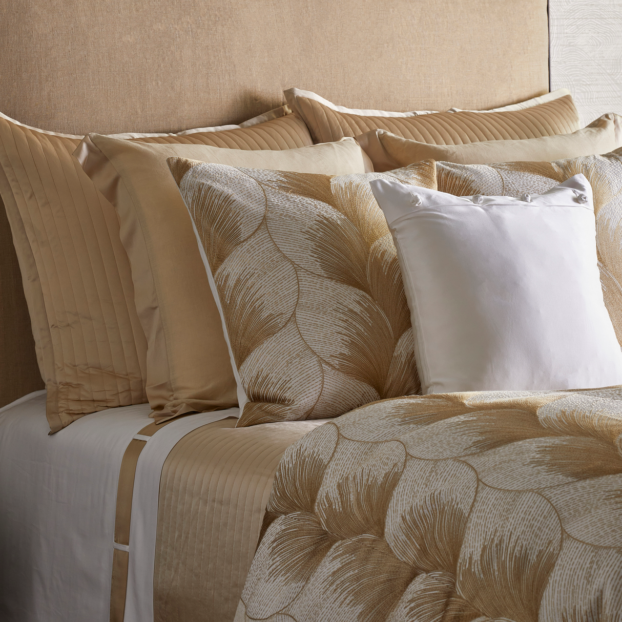 Ann Gish White / Gold 96x50 Fan Throw