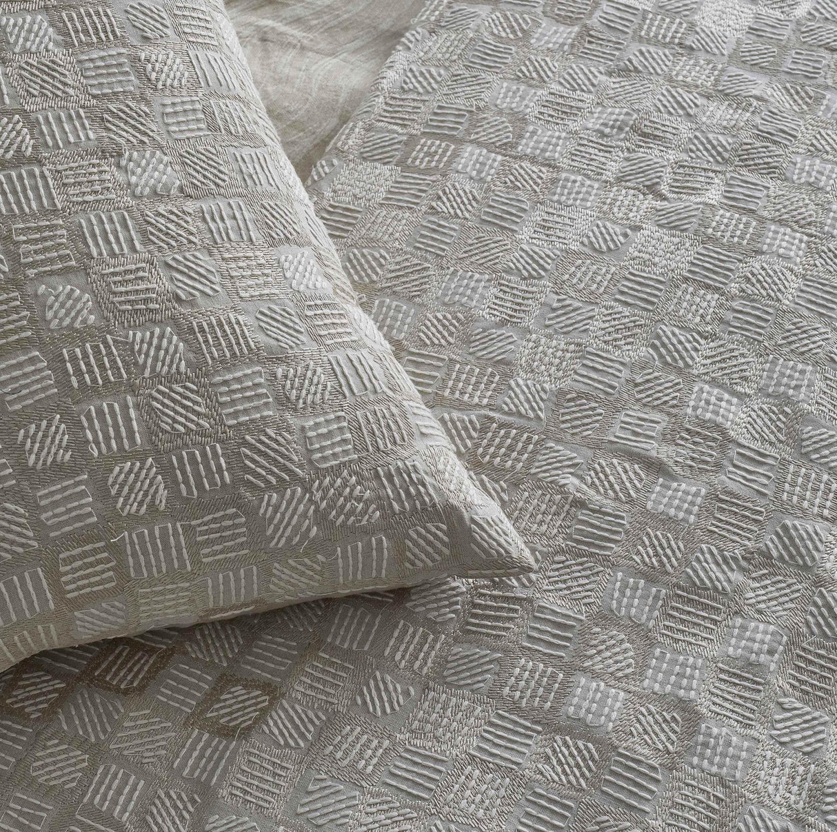 Ann Gish Flax 96x50 Qasaba Throw