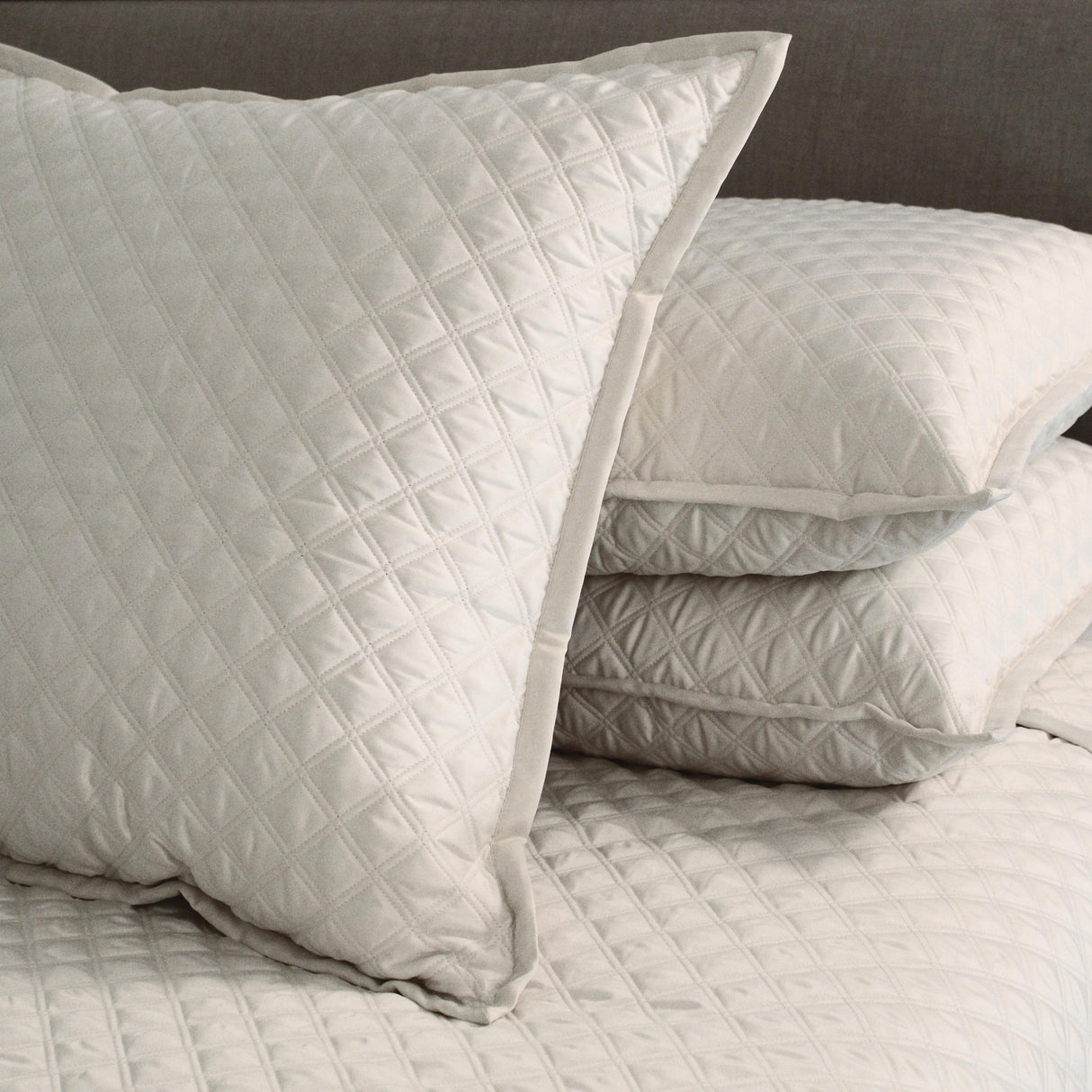 Ann Gish Ivory King Double Diamond Coverlet Set - Ivory