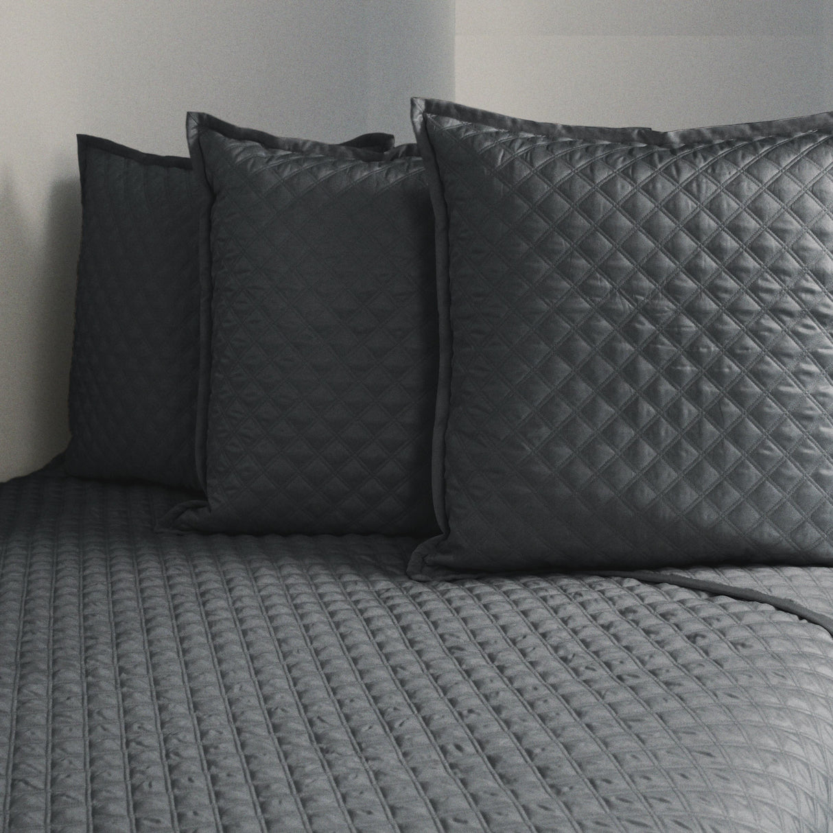Ann Gish Charcoal Queen Double Diamond Coverlet Set - Charcoal