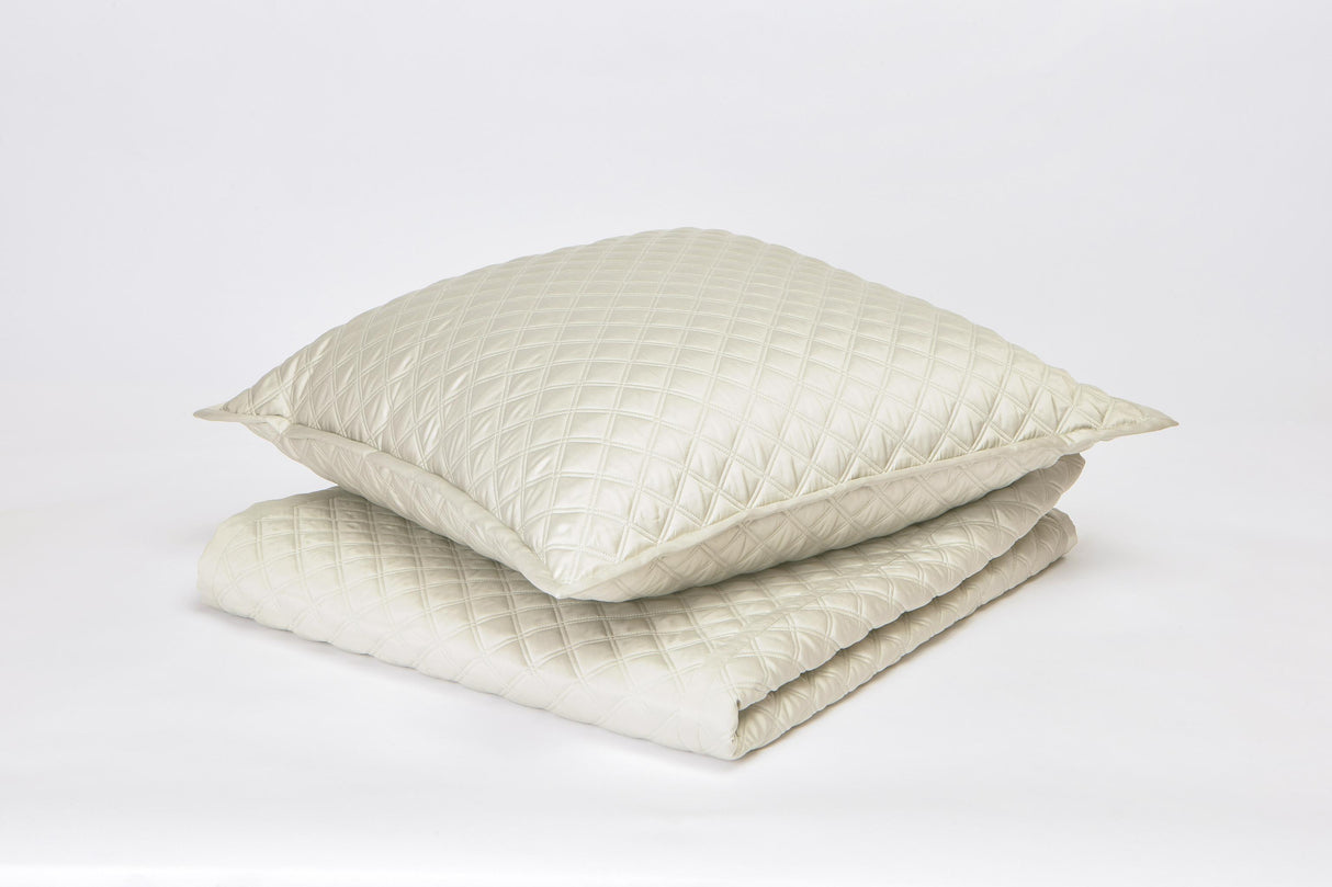 Ann Gish Ivory Queen Double Diamond Coverlet Set - Ivory