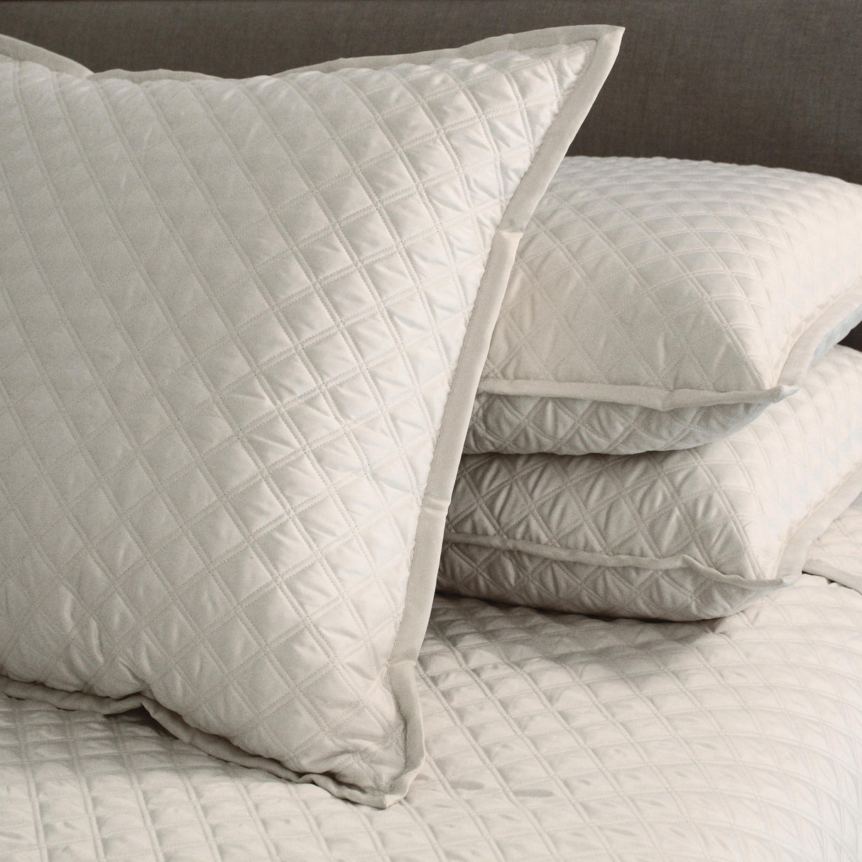 Ann Gish Ivory Queen Double Diamond Coverlet Set - Ivory