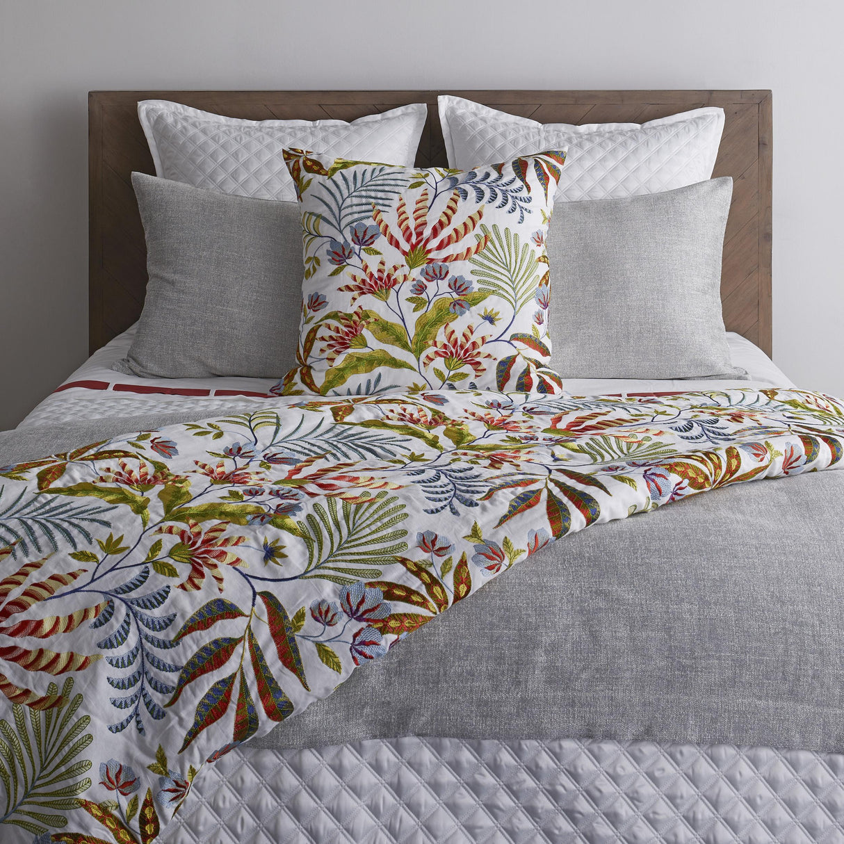 Ann Gish White Queen Double Diamond Coverlet Set - White