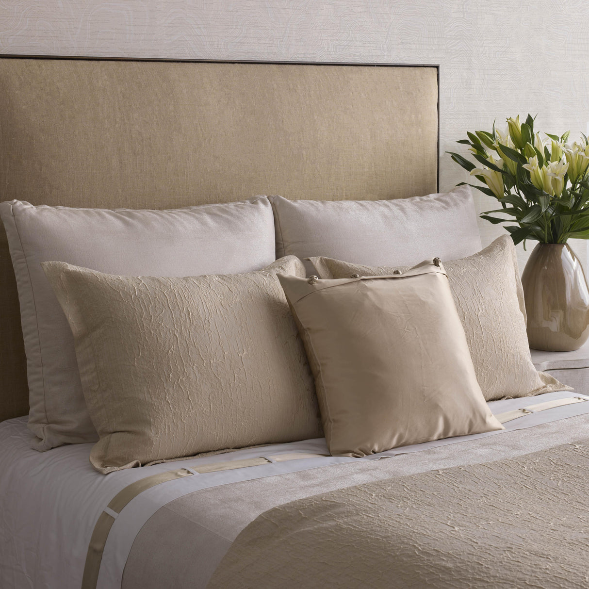 Ann Gish Ecru Queen Allure Duvet Set