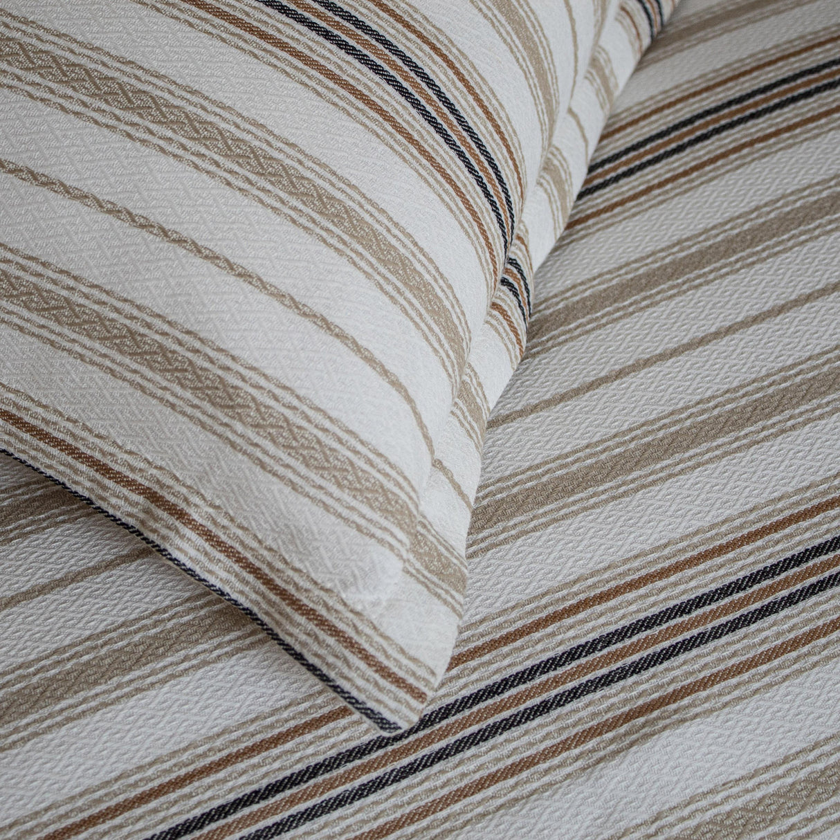 Ann Gish Queen Queen Sedona Duvet Set