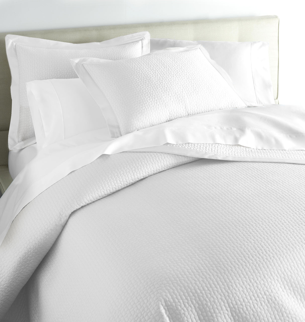 Peacock Alley HAMILTON 96x98 QUEEN COVERLET WHITE