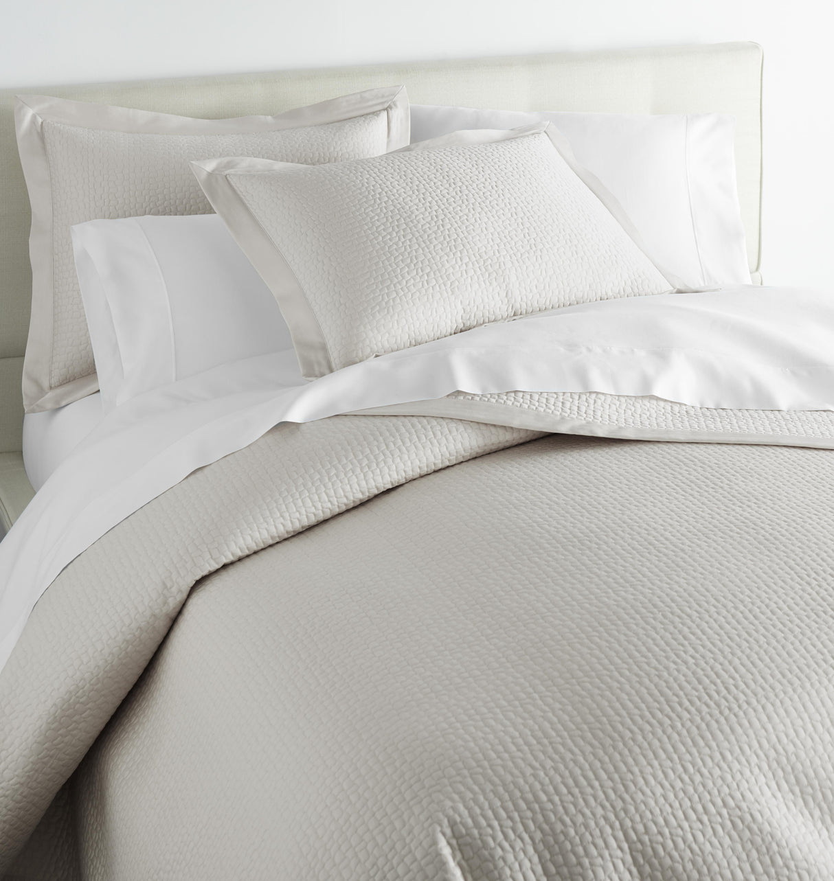 Peacock Alley HAMILTON 96x98 QUEEN COVERLET PEARL