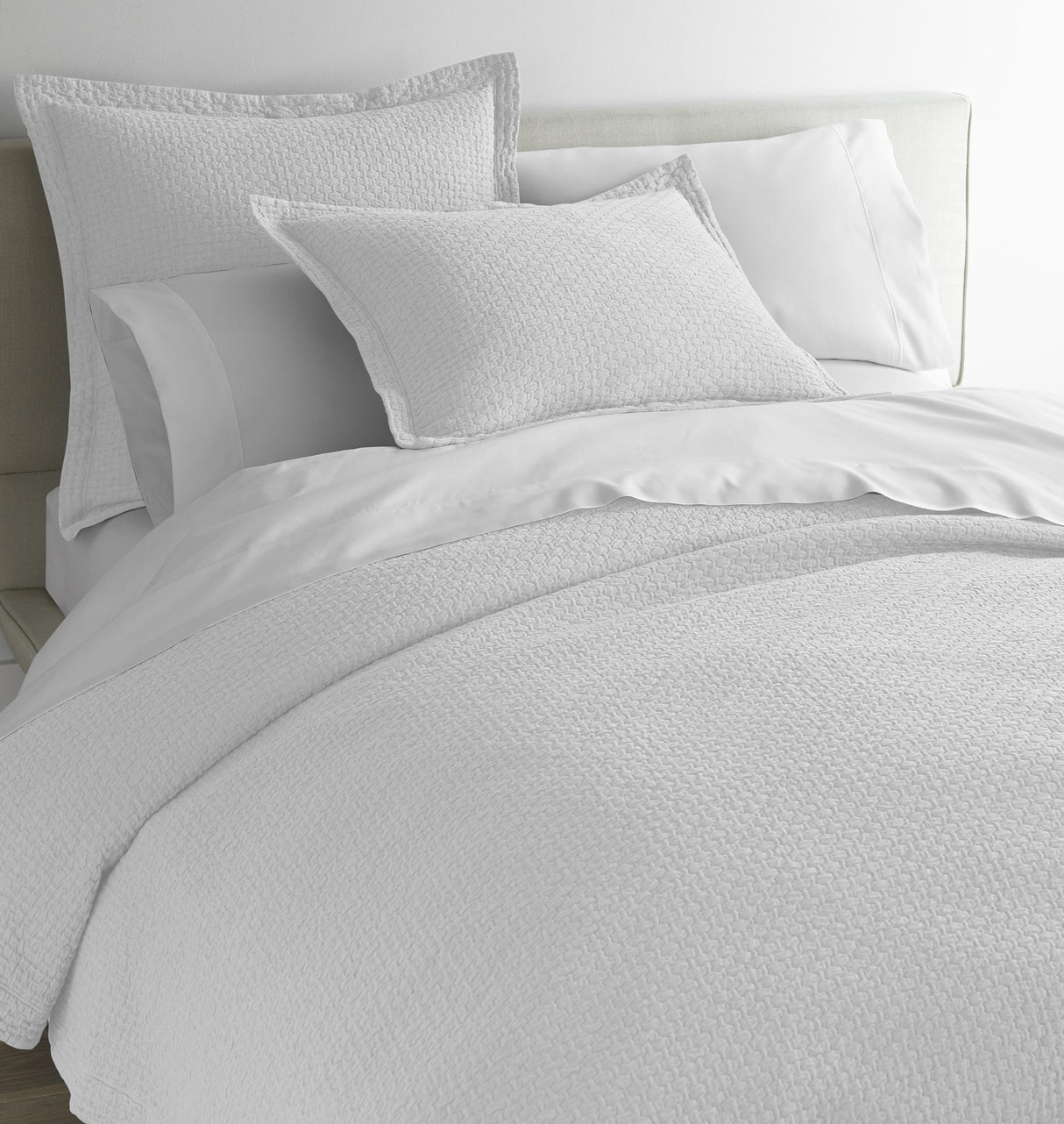 Peacock Alley JULIET 115x98 KING COVERLET WHITE