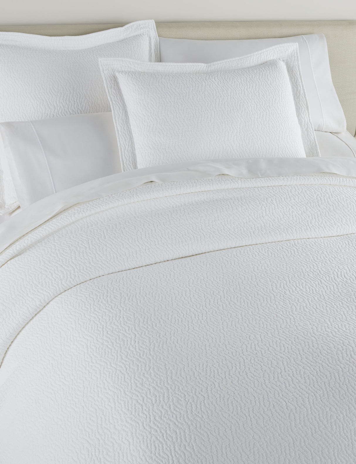 Peacock Alley MIA 26x26 EURO SHAM WHT