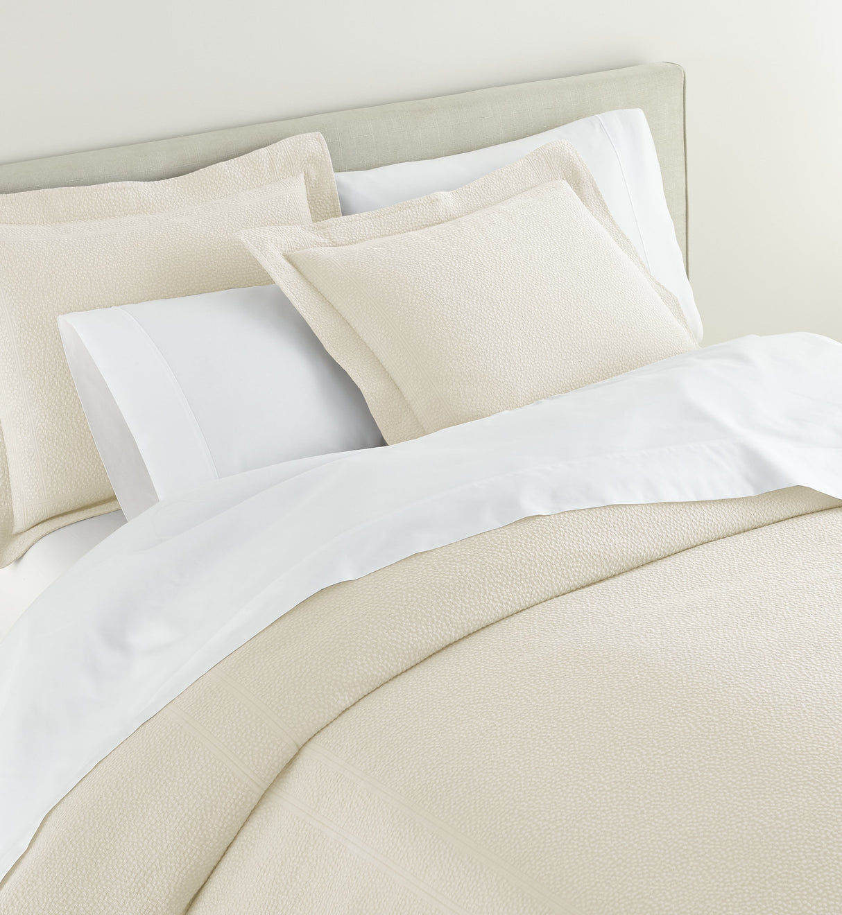 Peacock Alley MONTAUK 115x98 KING COVERLET PEARL