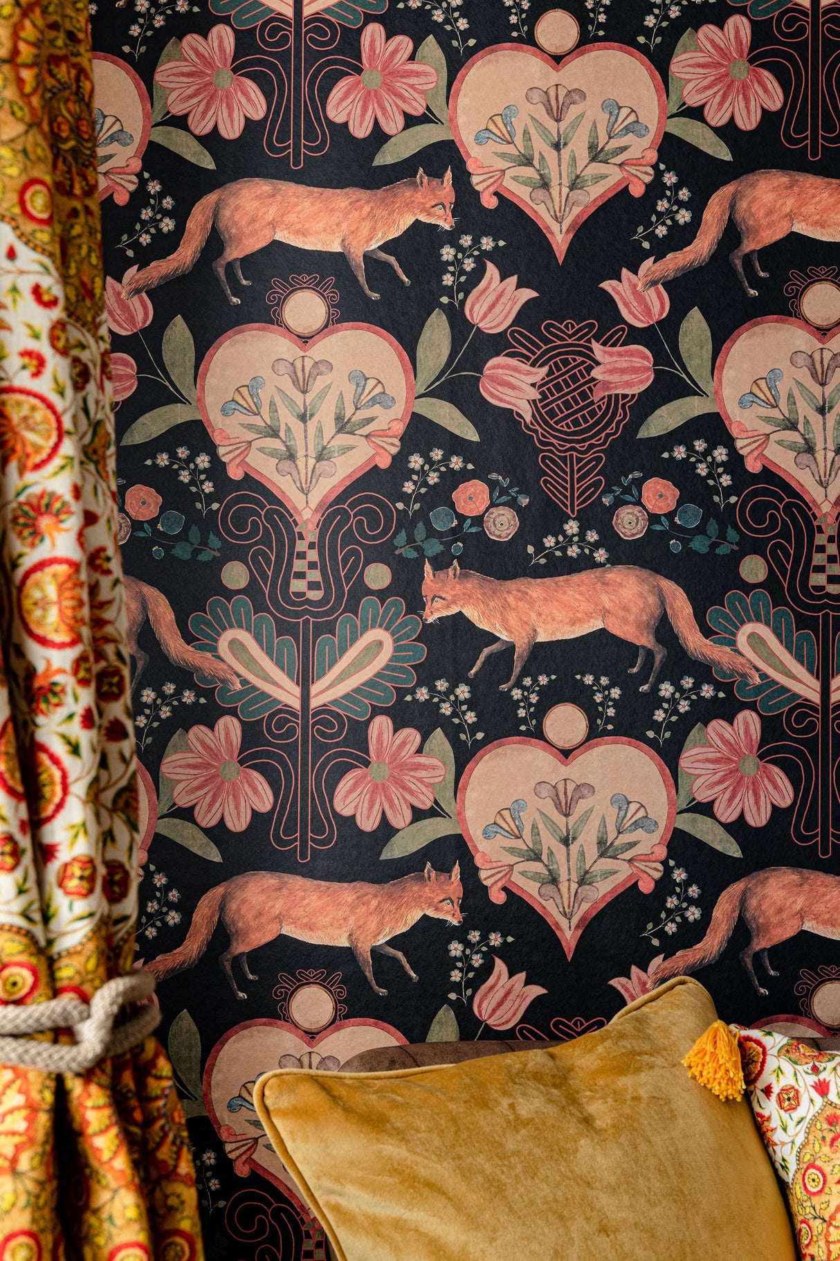 MindTheGap THE VIXEN Anthracite TRANSYLVANIAN ROOTS Wallpaper