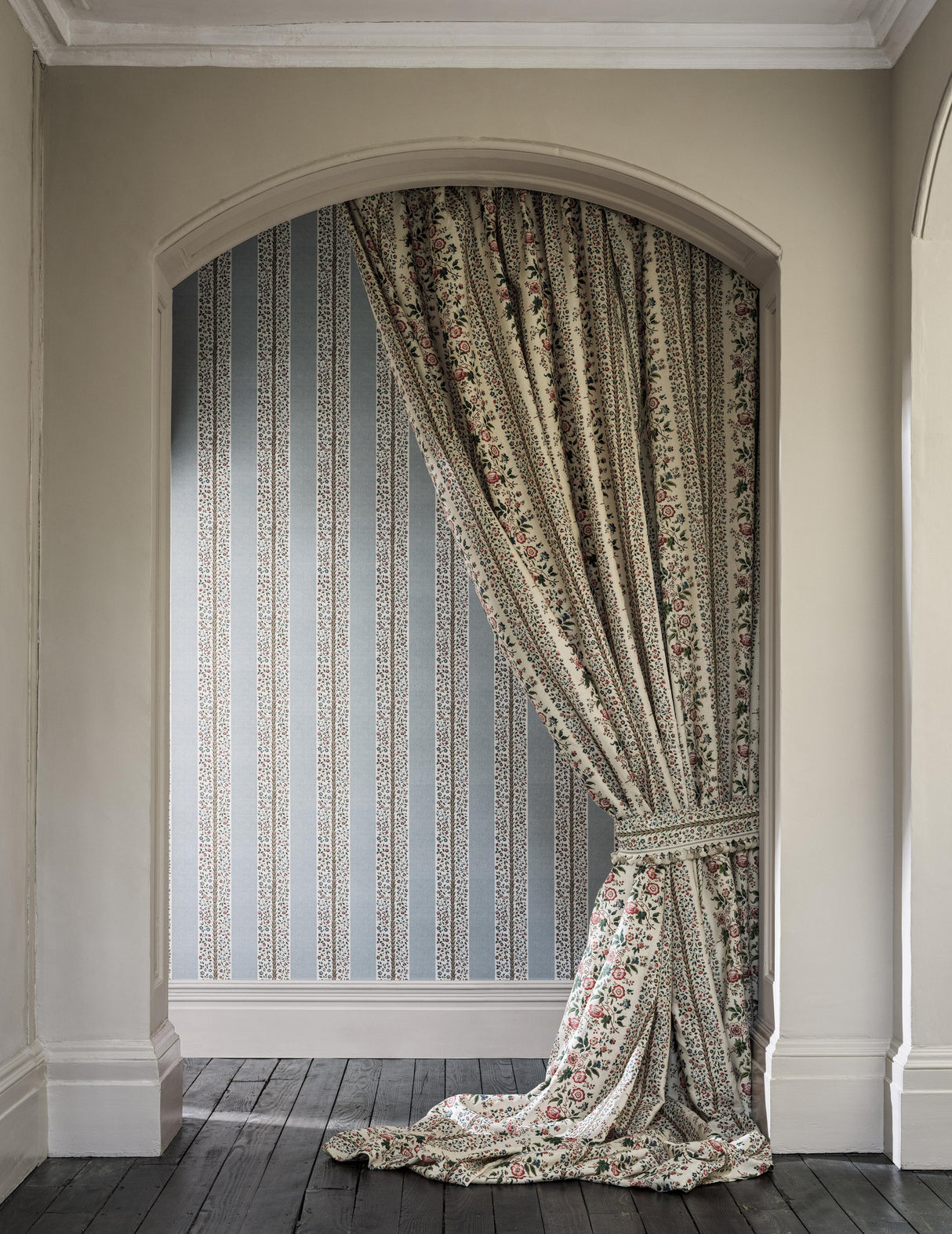 Sanderson Pergola Stripe Mineral Blue/Wisteria Wallpaper