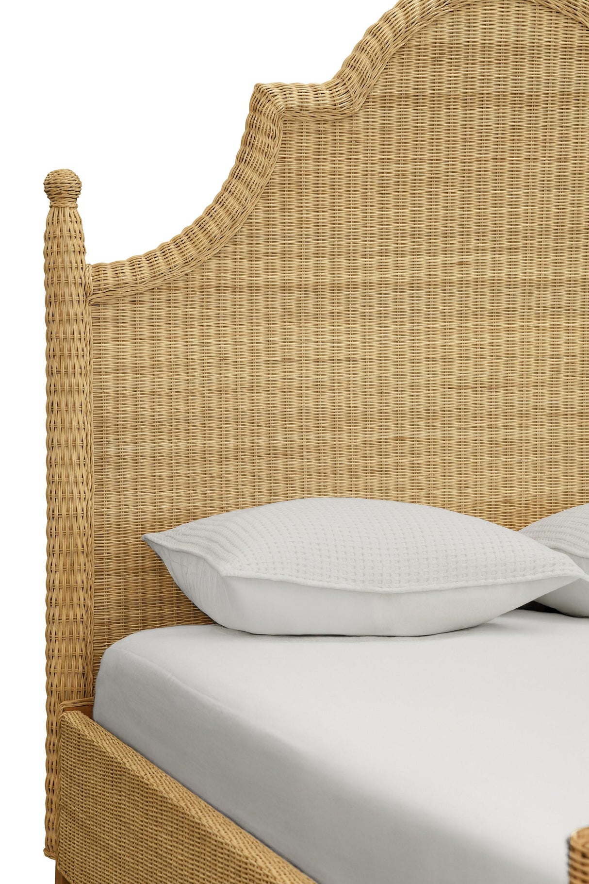 Worlds Away Bed Frame With Arched Headboard, Side Rails, And Footboard In Rattan With Wood Feet, Queen Size