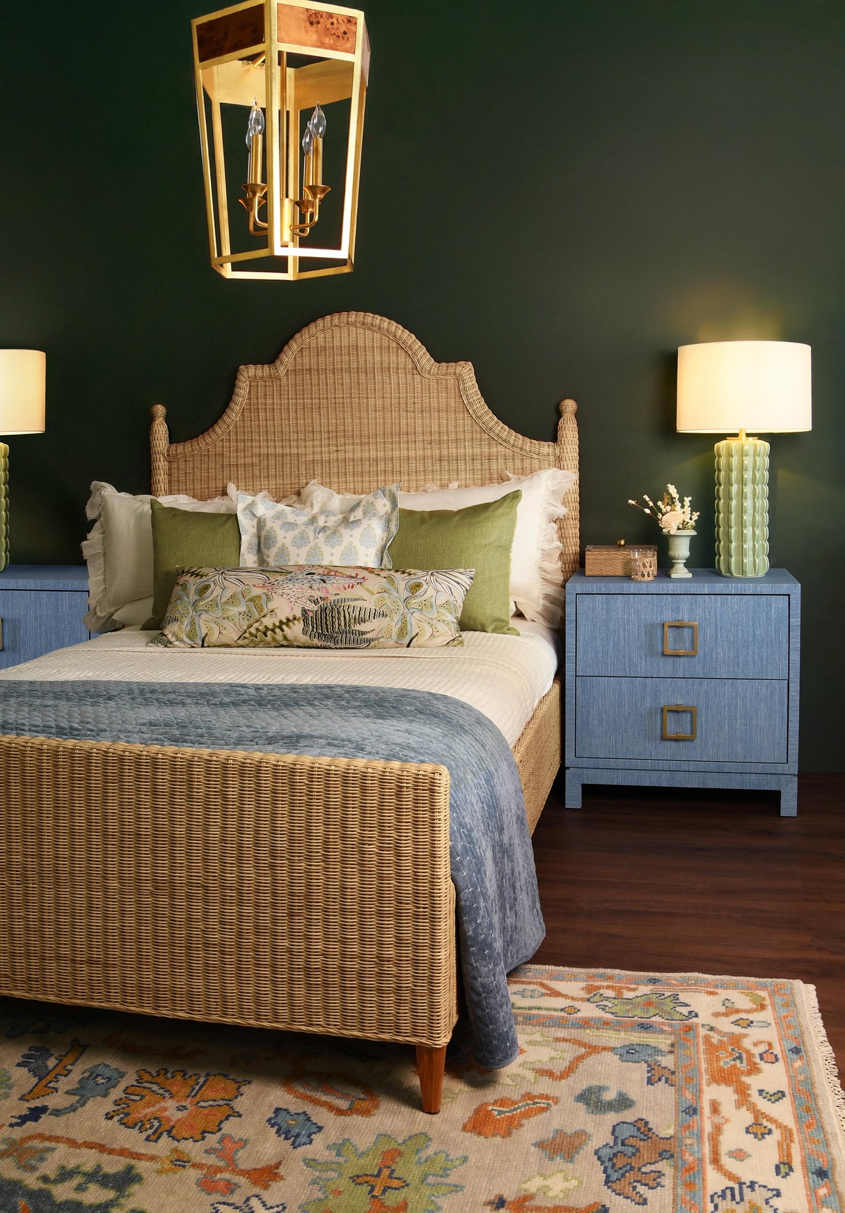 Worlds Away Bed Frame With Arched Headboard, Side Rails, And Footboard In Rattan With Wood Feet, Queen Size