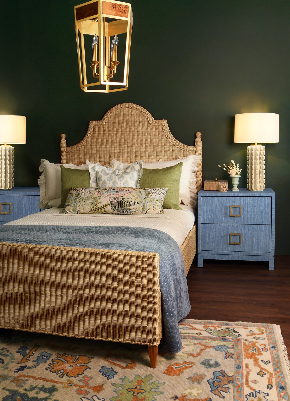 Worlds Away Bed Frame With Arched Headboard, Side Rails, And Footboard In Rattan With Wood Feet, Queen Size