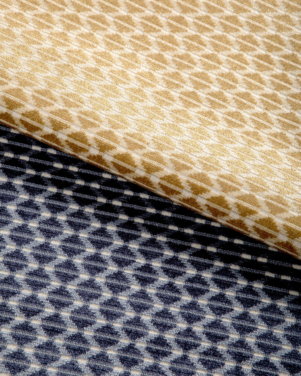 Kravet DESIGN 37483 4 Upholstery Fabric