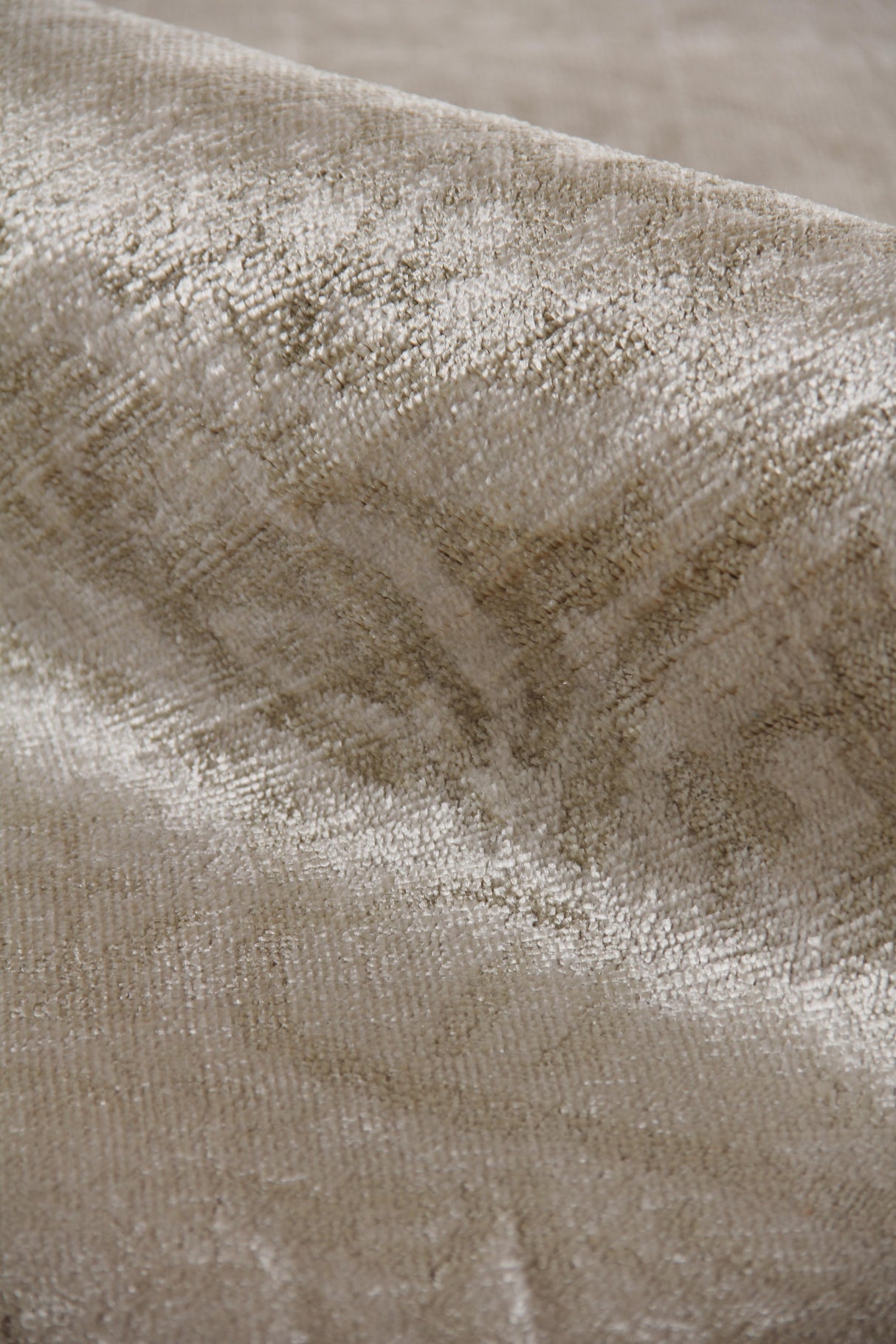 Exquisite Rugs Koda Hand Loomed Bamboo Silk in 10035 Stone 9' x 12' Area Rug
