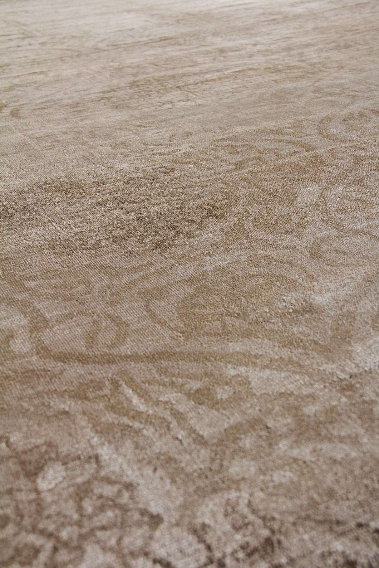 Exquisite Rugs Koda Hand Loomed Bamboo Silk in 10035 Stone 9' x 12' Area Rug