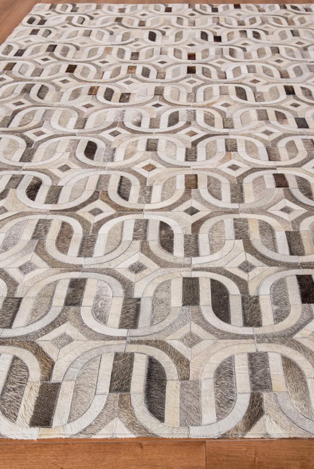 Exquisite Rugs Natural Hide Handmade Leather Hide in 2140 Medium Gray/Ivory 8' x 11' Area Rug