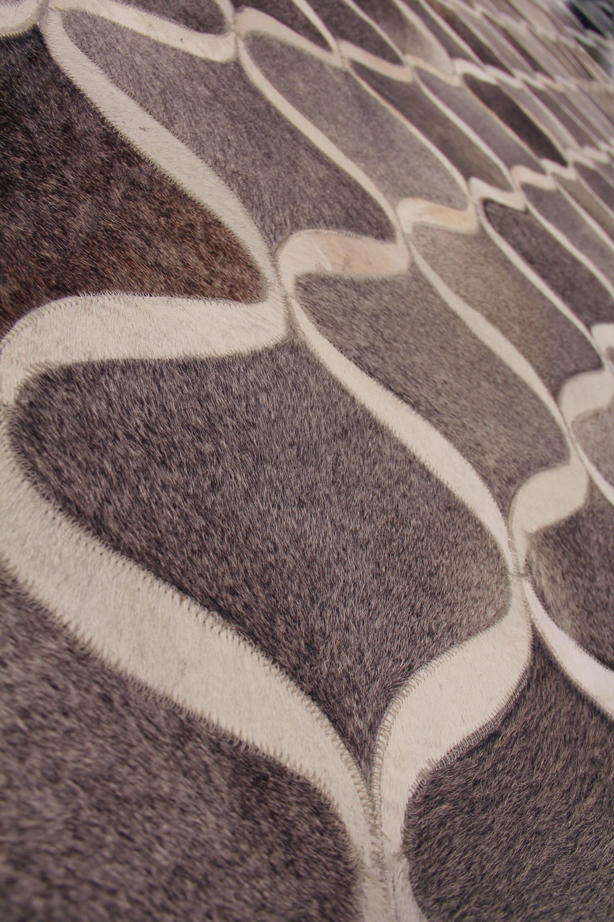 Exquisite Rugs Natural Hide Handmade Leather Hide in 2152 Dark Gray/Multi 8' x 10' Area Rug