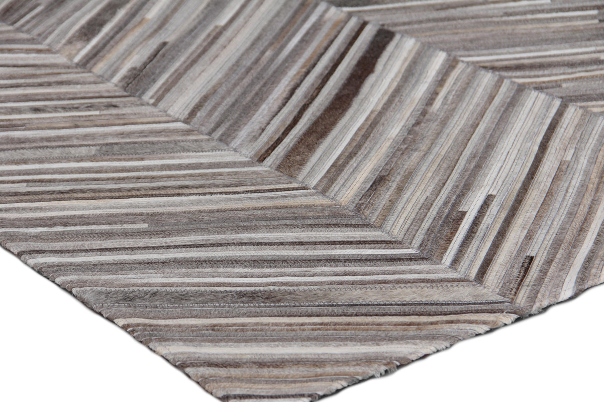 Exquisite Rugs Natural Hide Handmade Leather Hide in 2160 Gray/Ivory 8' x 10' Area Rug