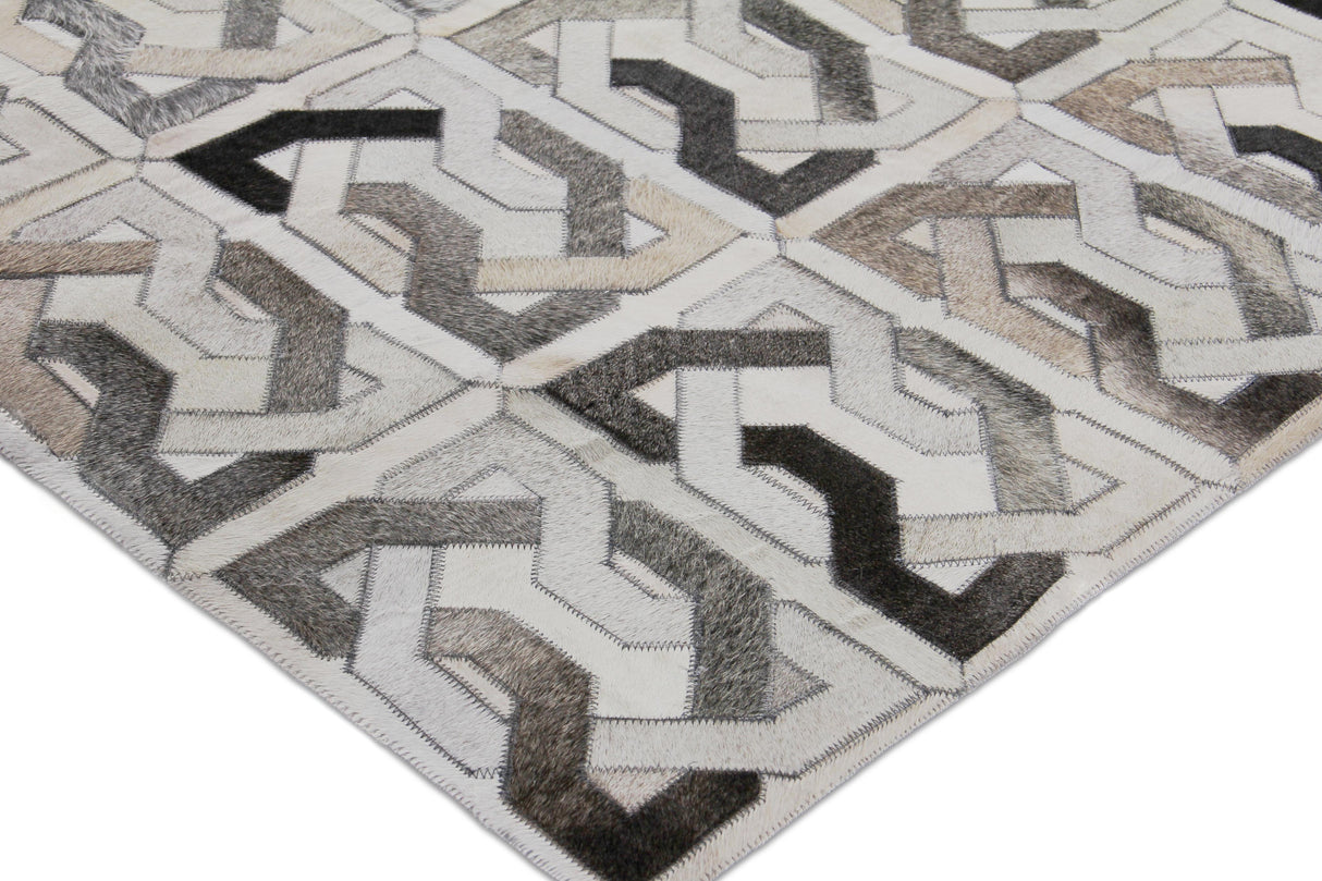 Exquisite Rugs Natural Hide Handmade Leather Hide in 2168 Ivory/Silver/Medium Gray 5' x 8' Area Rug