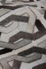 Exquisite Rugs Natural Hide Handmade Leather Hide in 2168 Ivory/Silver/Medium Gray 5' x 8' Area Rug