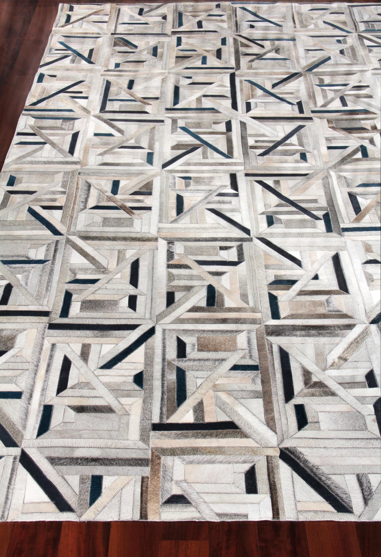 Exquisite Rugs Natural Hide Handmade Leather Hide in 2173 Silver/Blue 13' x 14' Area Rug
