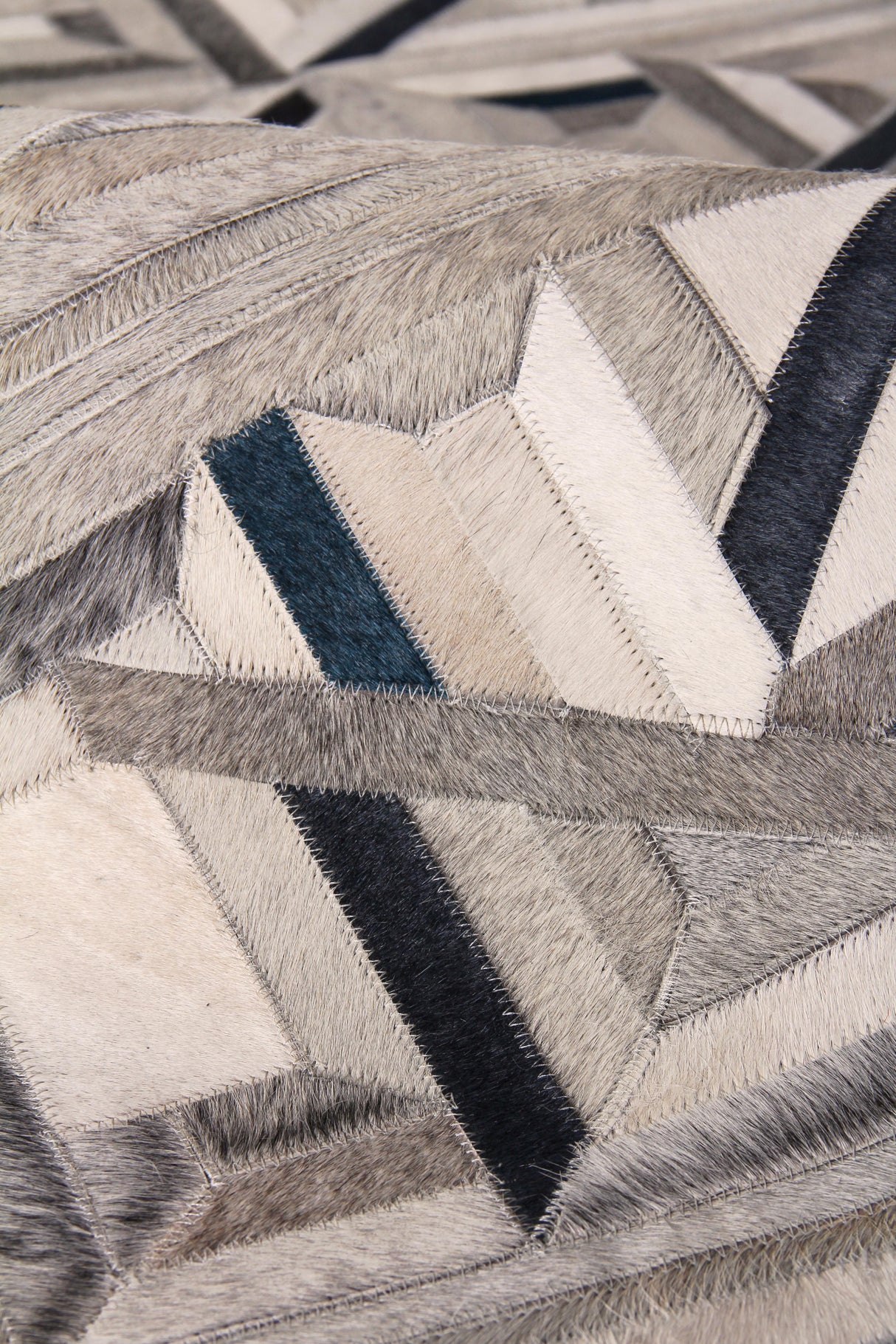 Exquisite Rugs Natural Hide Handmade Leather Hide in 2173 Silver/Blue 13' x 14' Area Rug