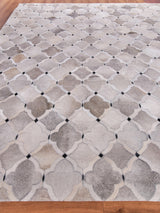 Exquisite Rugs Natural Hide Handmade Leather Hide in 2176 Silver/Ivory/Dark Gray 5' x 8' Area Rug