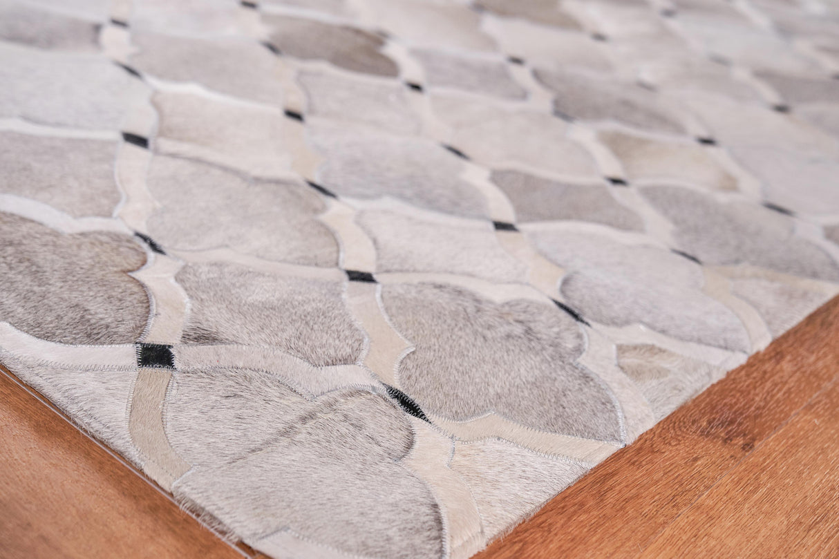 Exquisite Rugs Natural Hide Handmade Leather Hide in 2176 Silver/Ivory/Dark Gray 5' x 8' Area Rug