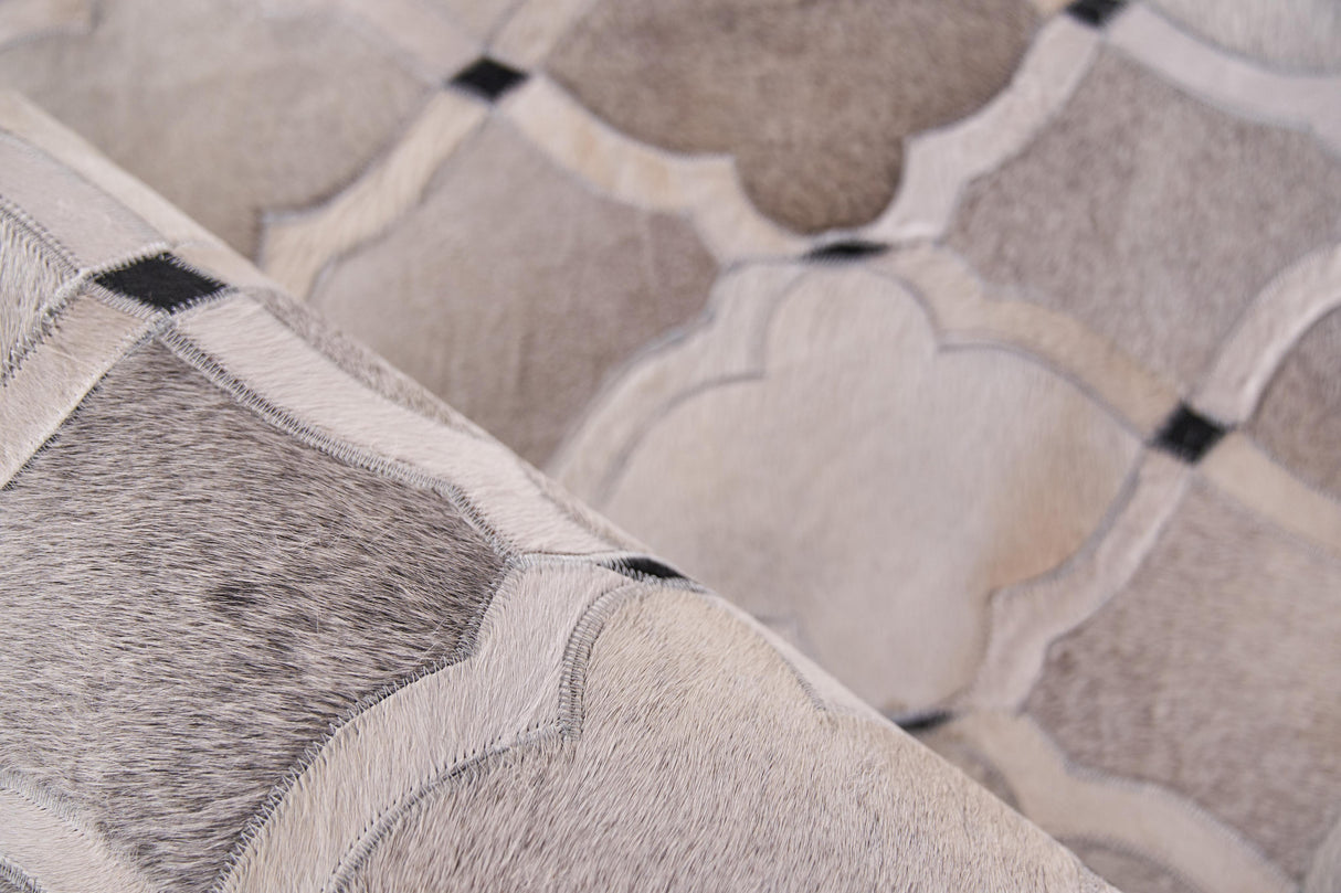 Exquisite Rugs Natural Hide Handmade Leather Hide in 2176 Silver/Ivory/Dark Gray 5' x 8' Area Rug