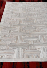 Exquisite Rugs Natural Hide Handmade Leather Hide in 2178 Ivory 5' x 8' Area Rug