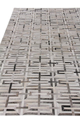 Exquisite Rugs Natural Hide Handmade Leather Hide in 2202 Silver/Ivory 8' x 11' Area Rug