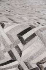 Exquisite Rugs Natural Hide Handmade Leather Hide in 2202 Silver/Ivory 8' x 11' Area Rug