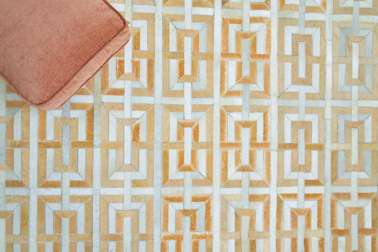 Exquisite Rugs Natural Hide Handmade Leather Hide in 2204 Beige/Ivory 8' x 11' Area Rug