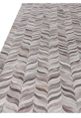 Exquisite Rugs Natural Hide Handmade Leather Hide in 2207 Silver 5' x 7' Area Rug