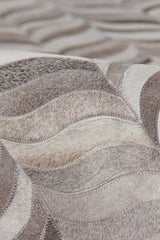 Exquisite Rugs Natural Hide Handmade Leather Hide in 2207 Silver 5' x 7' Area Rug