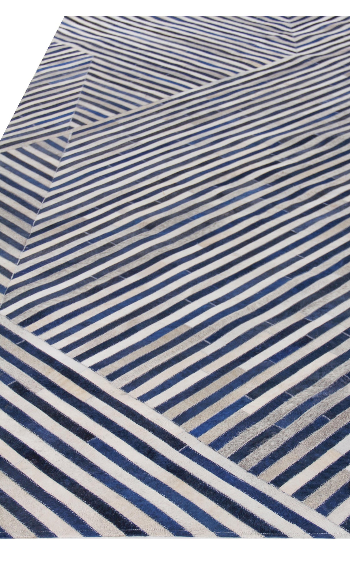Exquisite Rugs Natural Hide Handmade Leather Hide in 2212 Navy/Ivory 6' x 9' Area Rug