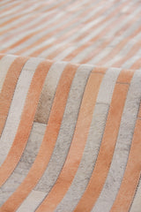 Exquisite Rugs Natural Hide Handmade Leather Hide in 2213 Beige/Ivory 5' x 8' Area Rug